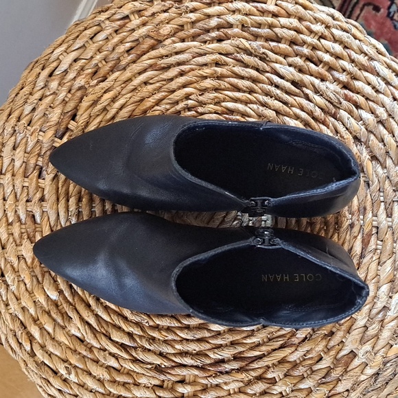 Cole Haan Womens Elyse Black Leather Ankle Booties Pointed Toe Zip 2" Heel S-6.5 - Picture 6 of 8